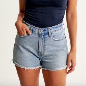 Abercrombie & Fitch The Mom Short High Rise Curve Love Light Wash A&F 12 31